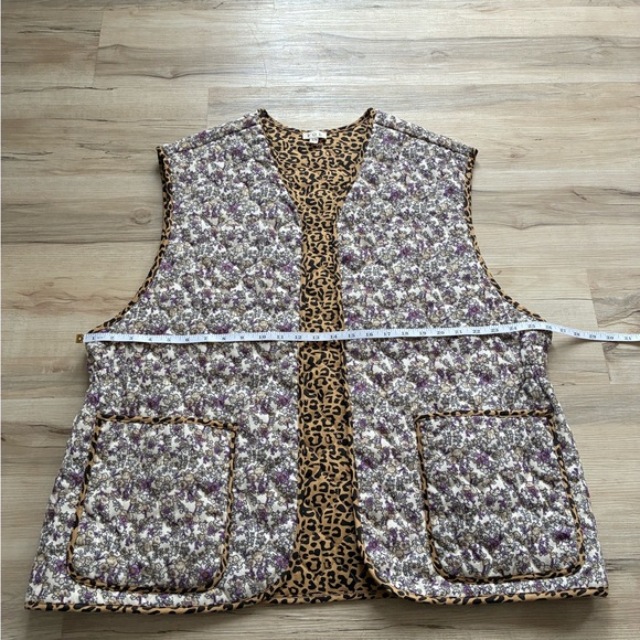 POL Antique Floral Print Vest with Leopard Print Trim & Leopard Inside - Picture 5 of 9